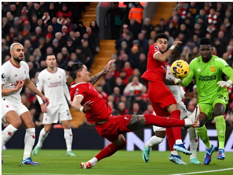 Hàng phòng ngự MU đã có trận đấu tốt trước Liverpool.